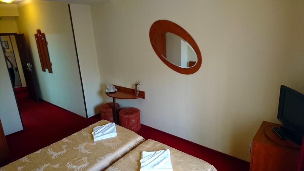 Hotel Pui De Urs ブカレスト エクステリア 写真